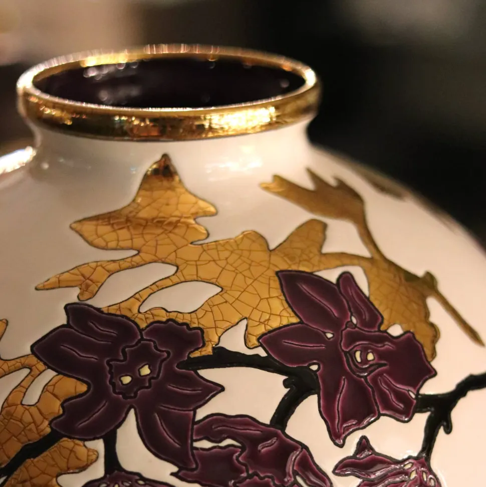 Boule coloniale à l’ombre des fleurs Émaux de Longwy