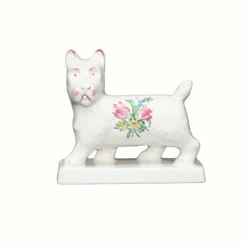 Chien sur socle reverbere