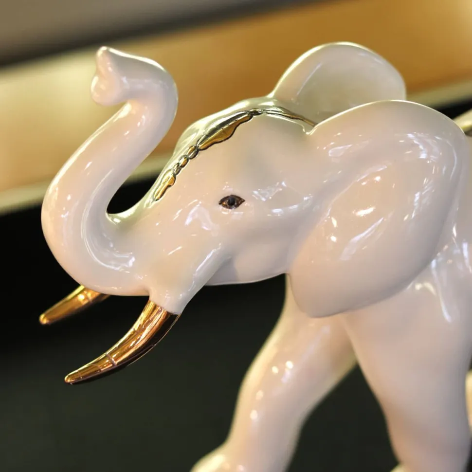 Éléphant chargeant Multant Émaux de Longwy