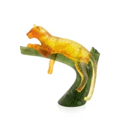 Panthère ambre sur arbre daum