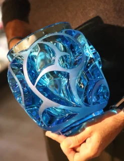 Vase tourbillons bleu clair 999 ex Lalique